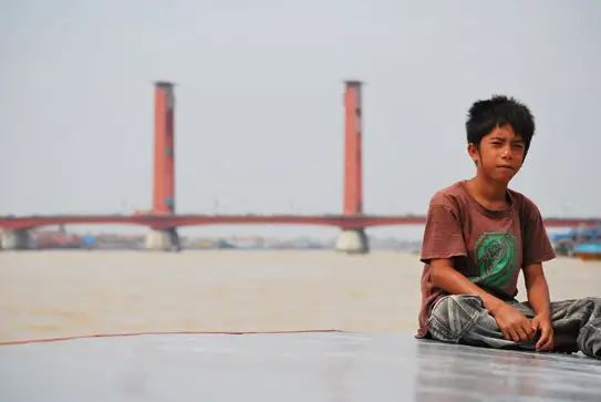 Boy On Top Of Pump Boat Palembang Indonesia | Airasia Pesta Blogging Communities Trip 2009 | Palembang, Indonesia - Little Bangkok | Bangkok, Indonesia, Little Bangkok, Palembang Hotel, Palembang Indonesia, Palembang Map, South Sumatra | Author: Anthony Bianco - The Travel Tart Blog